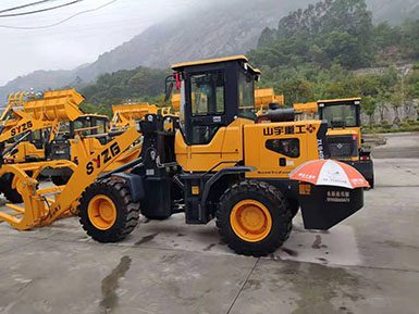恭喜羅總喜提新車，山宇裝載機(jī)940走起，山宇重工，助您成功！